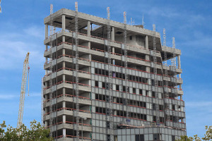 Gebäude mit neuem Himmel.jpg